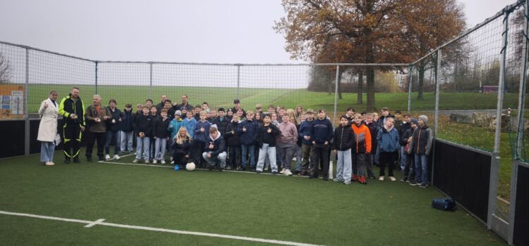 Soccer-Feld der Gesamtschule Mücke dank Förderverein und Hausmeister-Team wieder eröffnet Soccer-Feld der Gesamtschule Mücke dank Förderverein und Hausmeister-Team wieder eröffnet